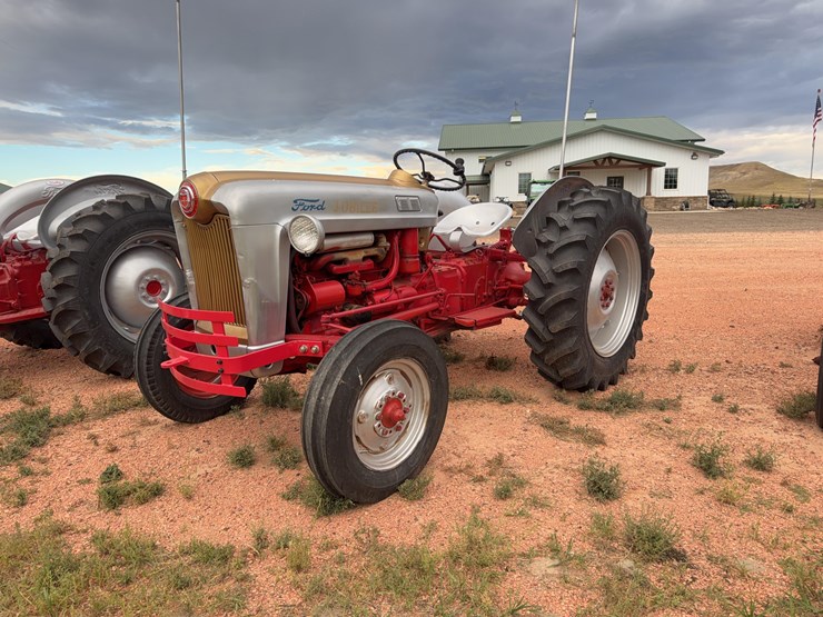 1953-ford-tractor-image-3