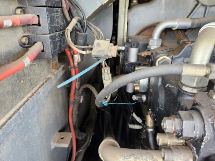 2011-liebherr-l586-image-39