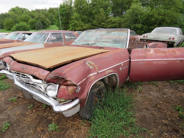 1966-chevrolet-impala-convertible-image-3