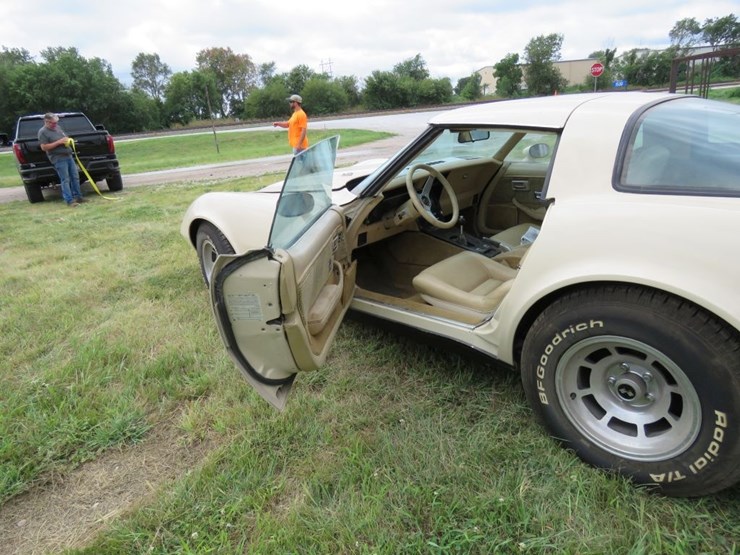 1979-chevrolet-l-82-corvette-t-top-coupe-image-13
