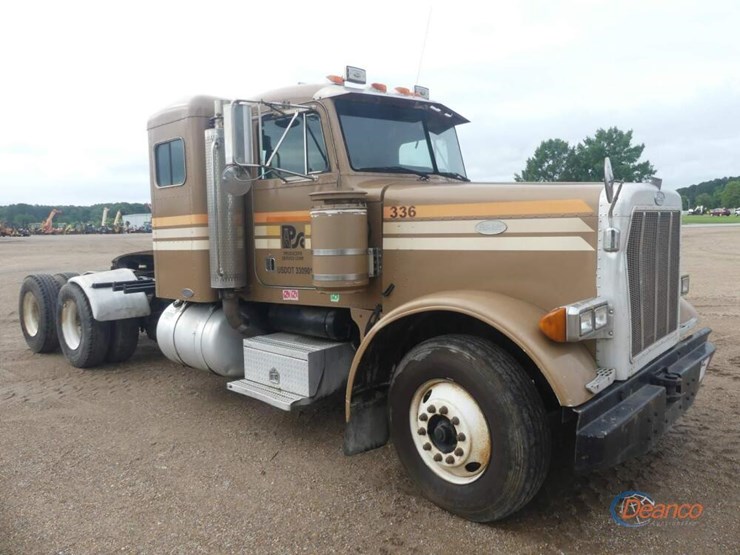 1999-peterbilt-379-image-1