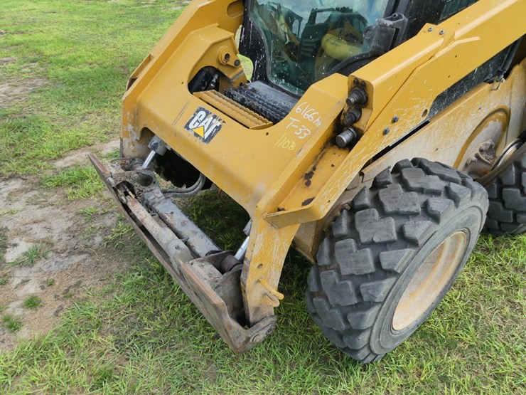 2015-caterpillar-262d-image-10