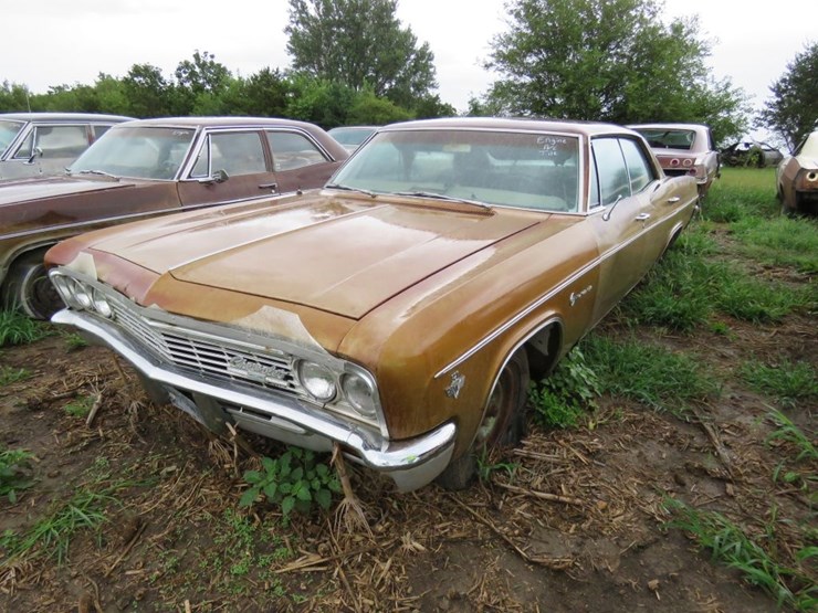 1966-chevrolet-impala-4dr-ht-image-12