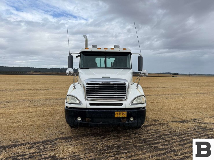 2005-freightliner-columbia-120-image-11