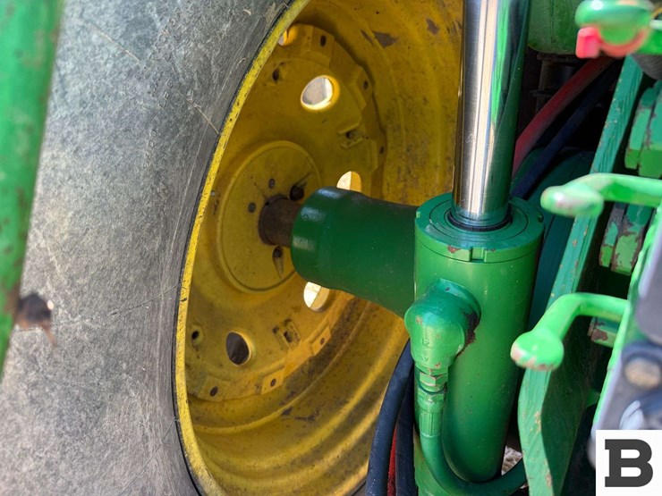 2001-john-deere-8110-image-40