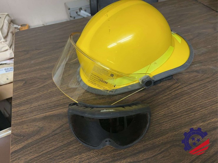 two-bullard-e830-fire-helmets-with-face-shields-and-goggles-image-4