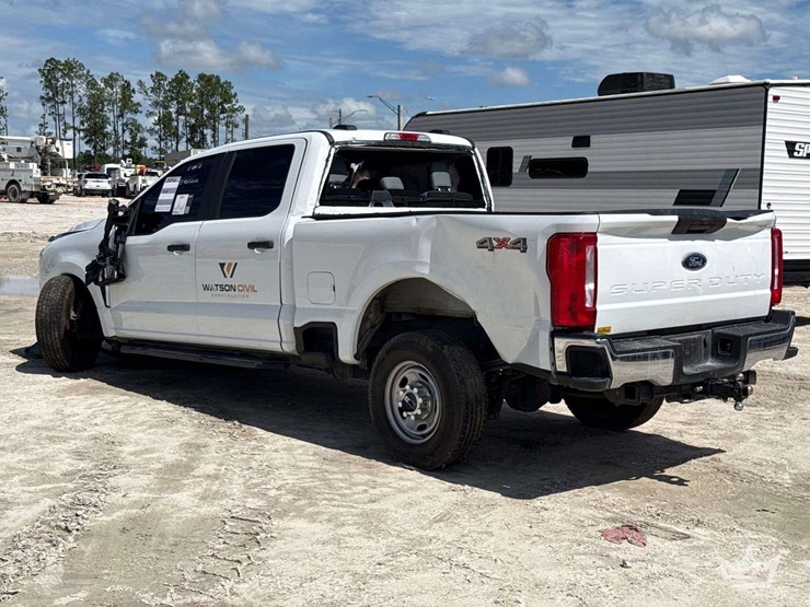 2025-ford-f250-image-4