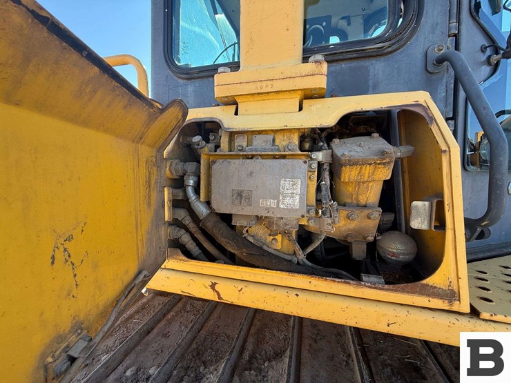 2006-komatsu-d65px-15e0-image-36