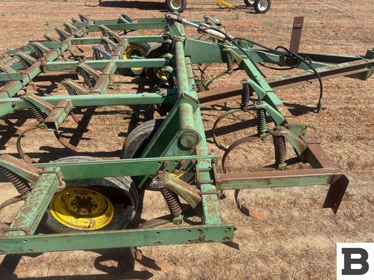 john-deere-16-image-25