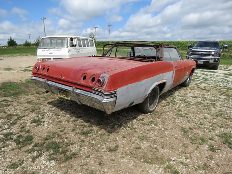 1965-chevrolet-impala-convertible-image-18