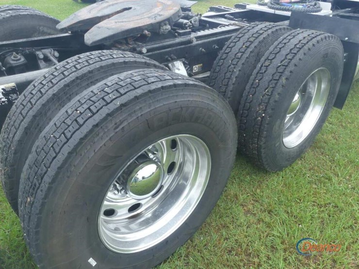 2017-peterbilt-389-image-7