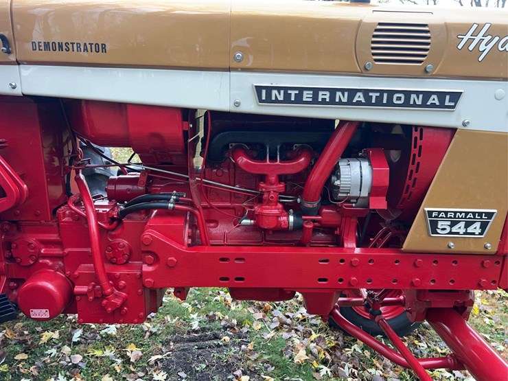 1970-farmall-544-hydro-gas-row-crop-golden-demonstrator-image-24