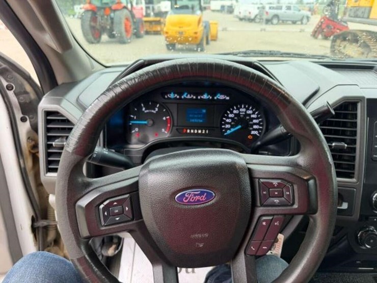 2017-ford-f550-xl-image-11