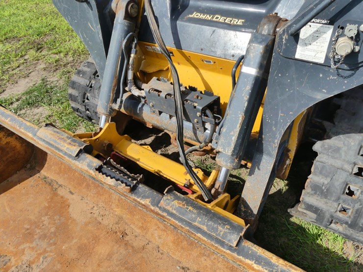 2020-deere-333g-image-11