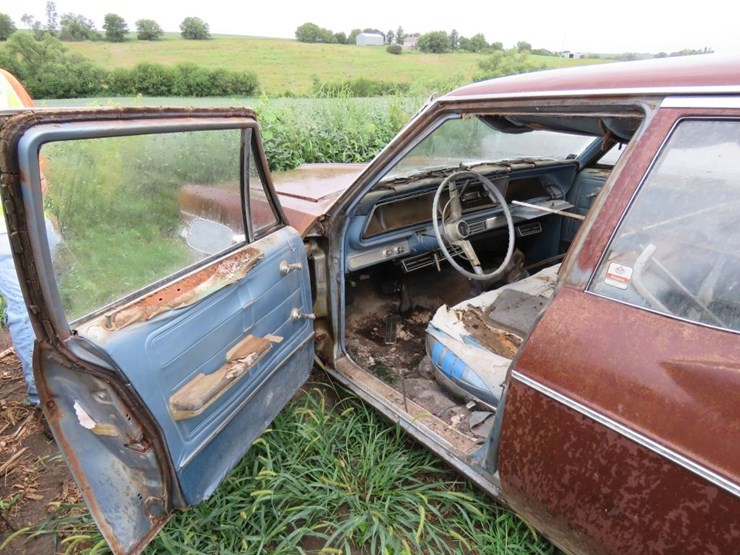 1966-impala-4dr-sedan-image-9