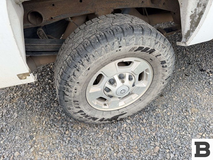 2012-chevrolet-silverado-2500hd-image-18