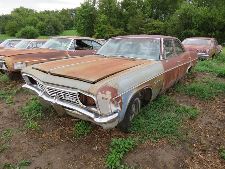 1966-chevrolet-impala-4dr-sedan-image-1