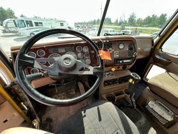 2005-mack-700-t/a-t/a-stone-slinger-truck-1m2ag11c-image-21