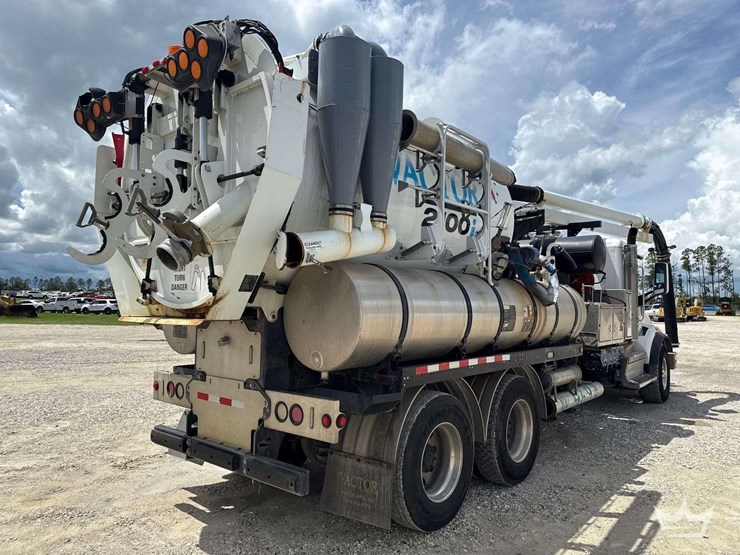 2020-peterbilt-567-image-3