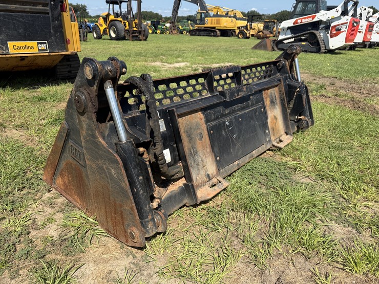 cat-72"-combo-bucket-image-4