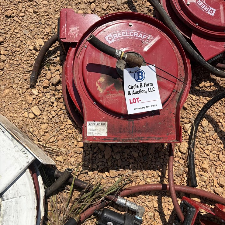 REELCRAFT HOSE REEL W/ HOSE