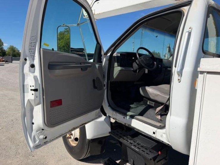 2001-ford-f650-xl-image-21