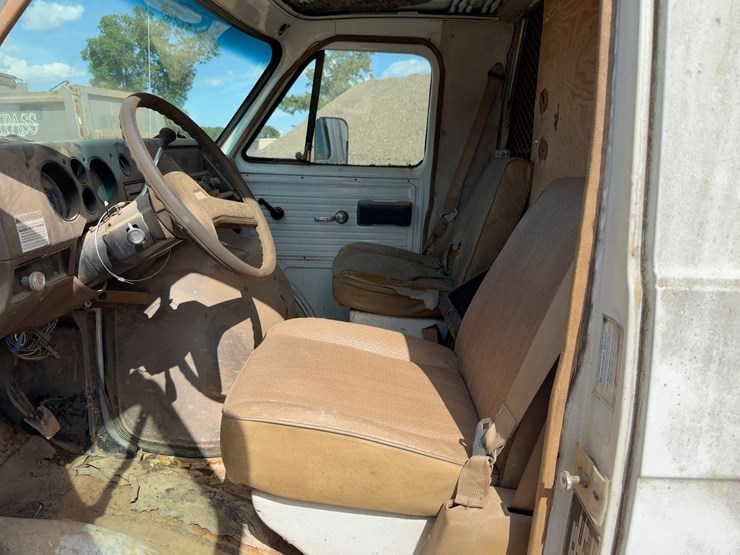 1984-utility-van-image-15