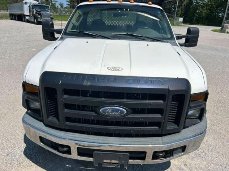 2009-ford-f550-image-33