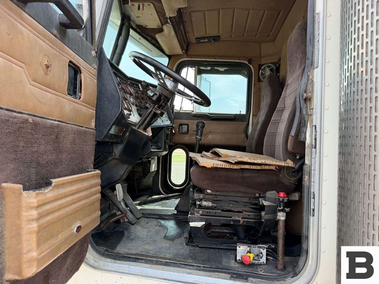 1989-peterbilt-377-image-63