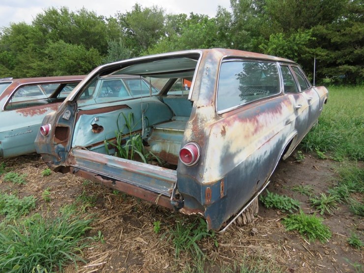 1965-chevrolet-impala-4dr-wagon-image-4