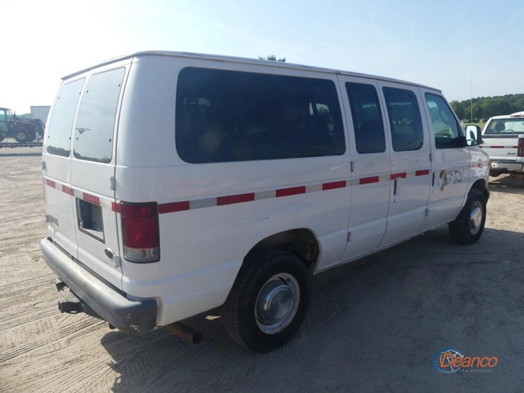2005-ford-e350-image-2
