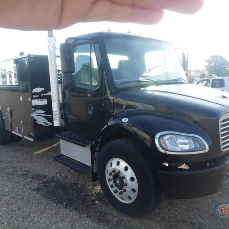 2017 FREIGHTLINER TIRE SERVICE TRUCK, S/N 1FVACWDU8HHHY3651 S/A, CUMMINS E