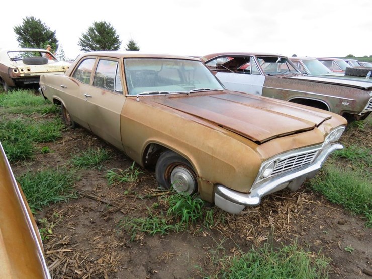 1966-chevrolet-biscayne-4dr-sedan-image-3