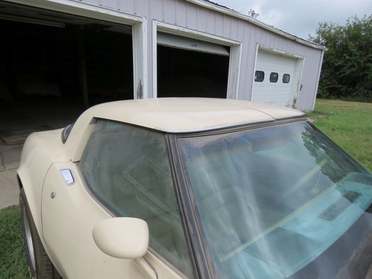 1979-chevrolet-l-82-corvette-t-top-coupe-image-9