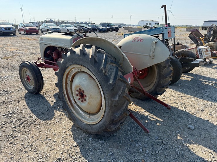 ford-tractor-image-4
