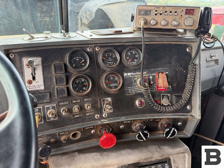 1988-mack-rd688s-image-53