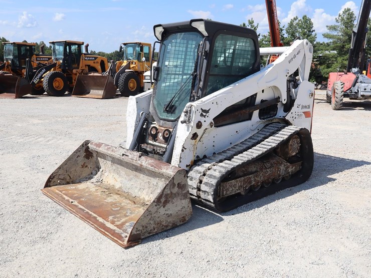 2017-bobcat-t740-image-1