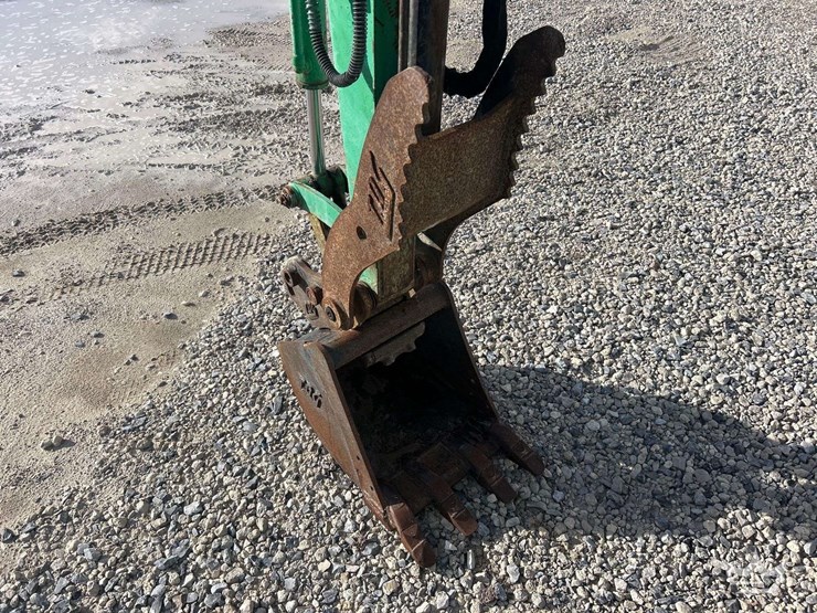 2018-takeuchi-tb230-image-11