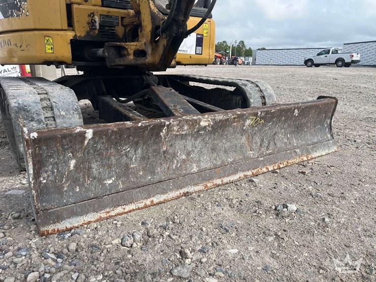 2016-caterpillar-303-image-10