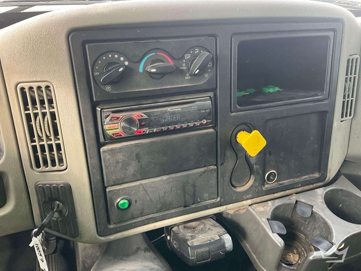 2016-international-durastar-4300-image-17