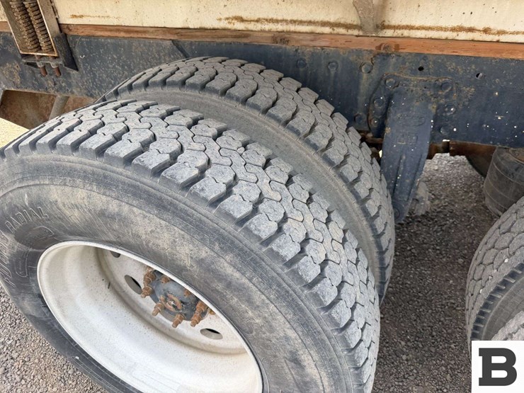 1989-peterbilt-377-image-35