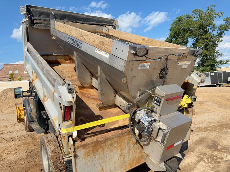 2012-ford-f550-xl-image-24