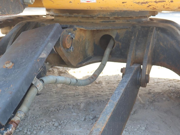 2017-deere-35g-image-24