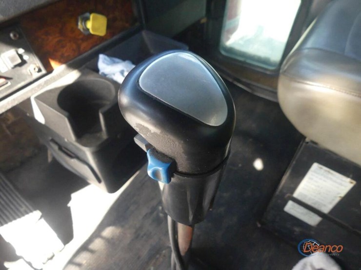 2001-kenworth-w900-image-22