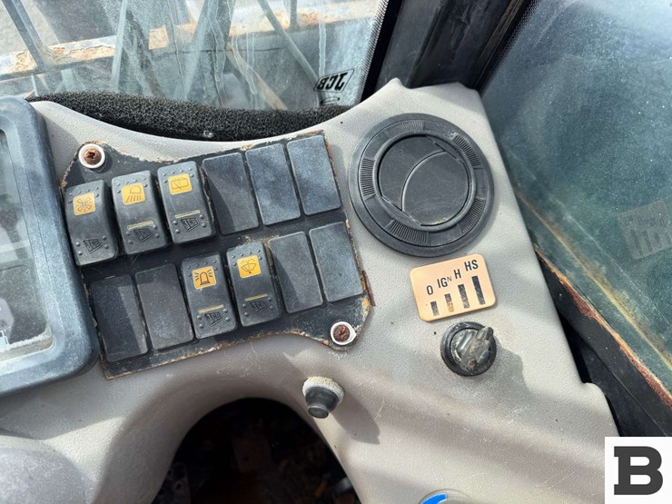 jcb-520-image-41