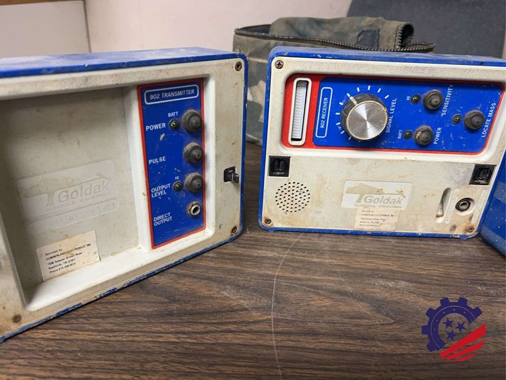 two-goldak-902-utility-locator-sets-with-transmitter-and-receiver-image-3