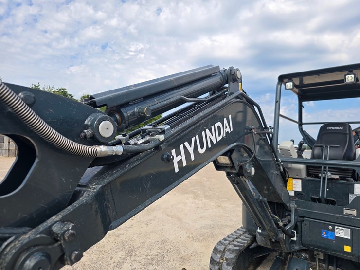 2024-hyundai-hx35az-image-33