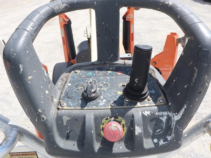 2016-jlg-t350-image-14