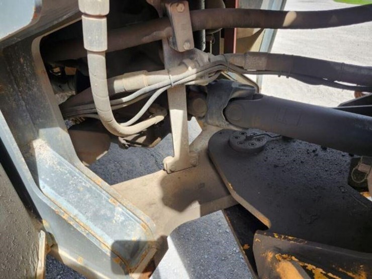 2011-liebherr-l586-image-59