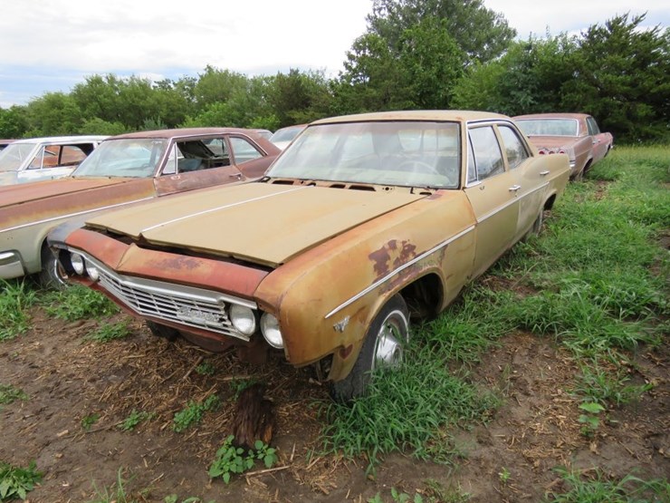 1966-chevrolet-impala-4dr-sedan-image-6